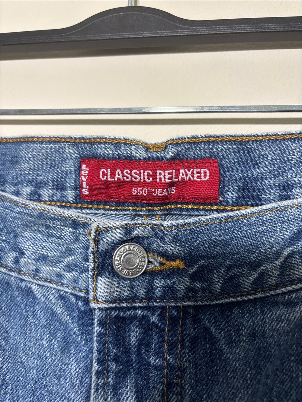 Levi's Classic Relaxed 550 Jeans - Picture 2 of 6